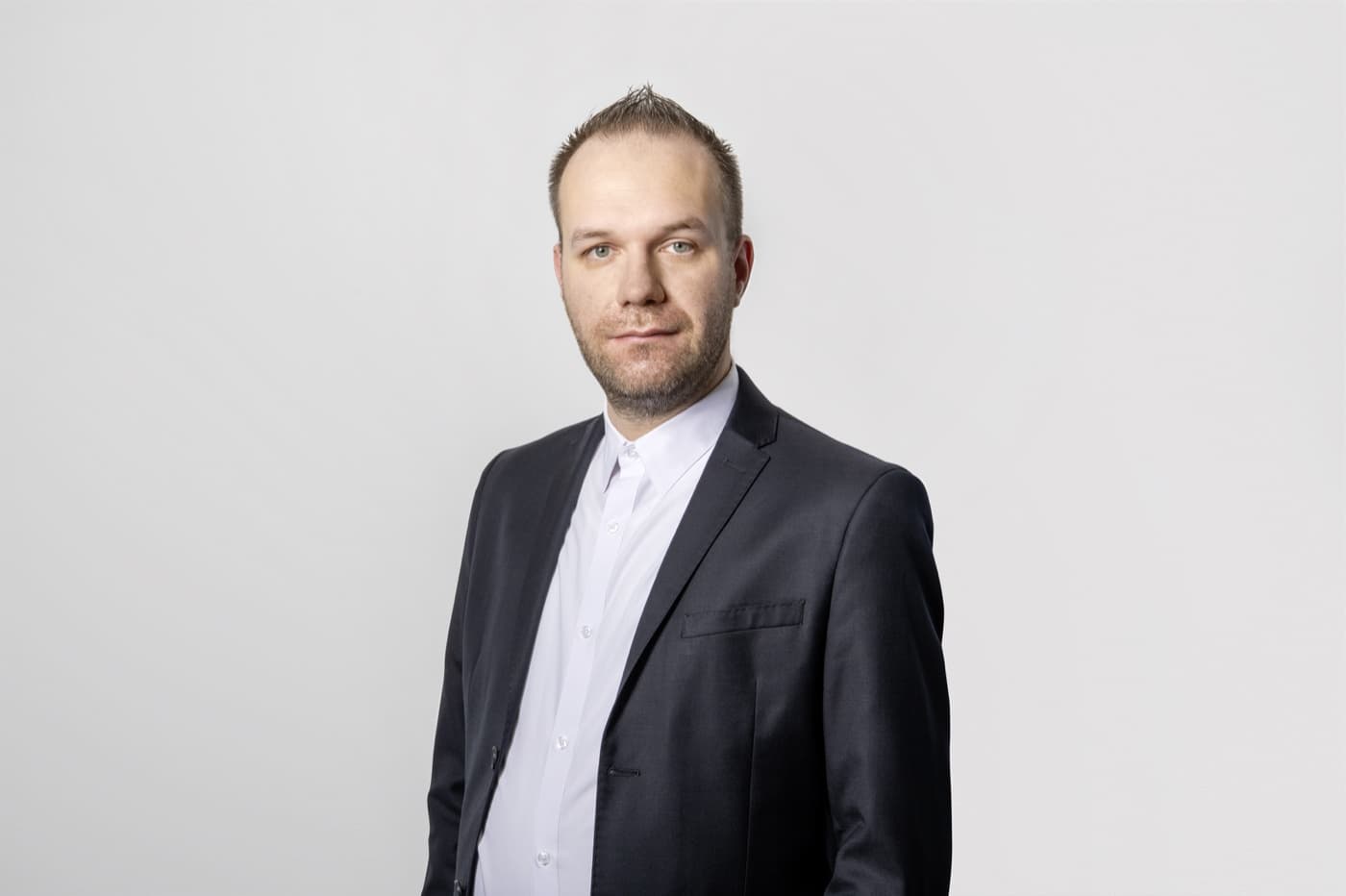 Professionelles Porträt von Robert Roth